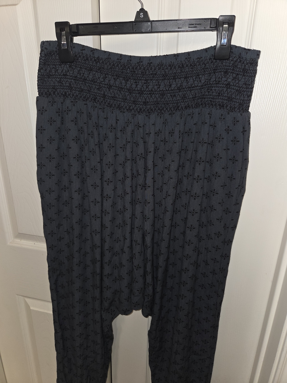 Anthropologie Hei Hei Smocked Waist Black Cropped Harem Pants - Picture 3 of 7